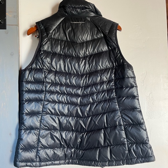 Black Columbia puffer vest with sheen. Insulated and warm. Omni heat technology. - Picture 4 of 4